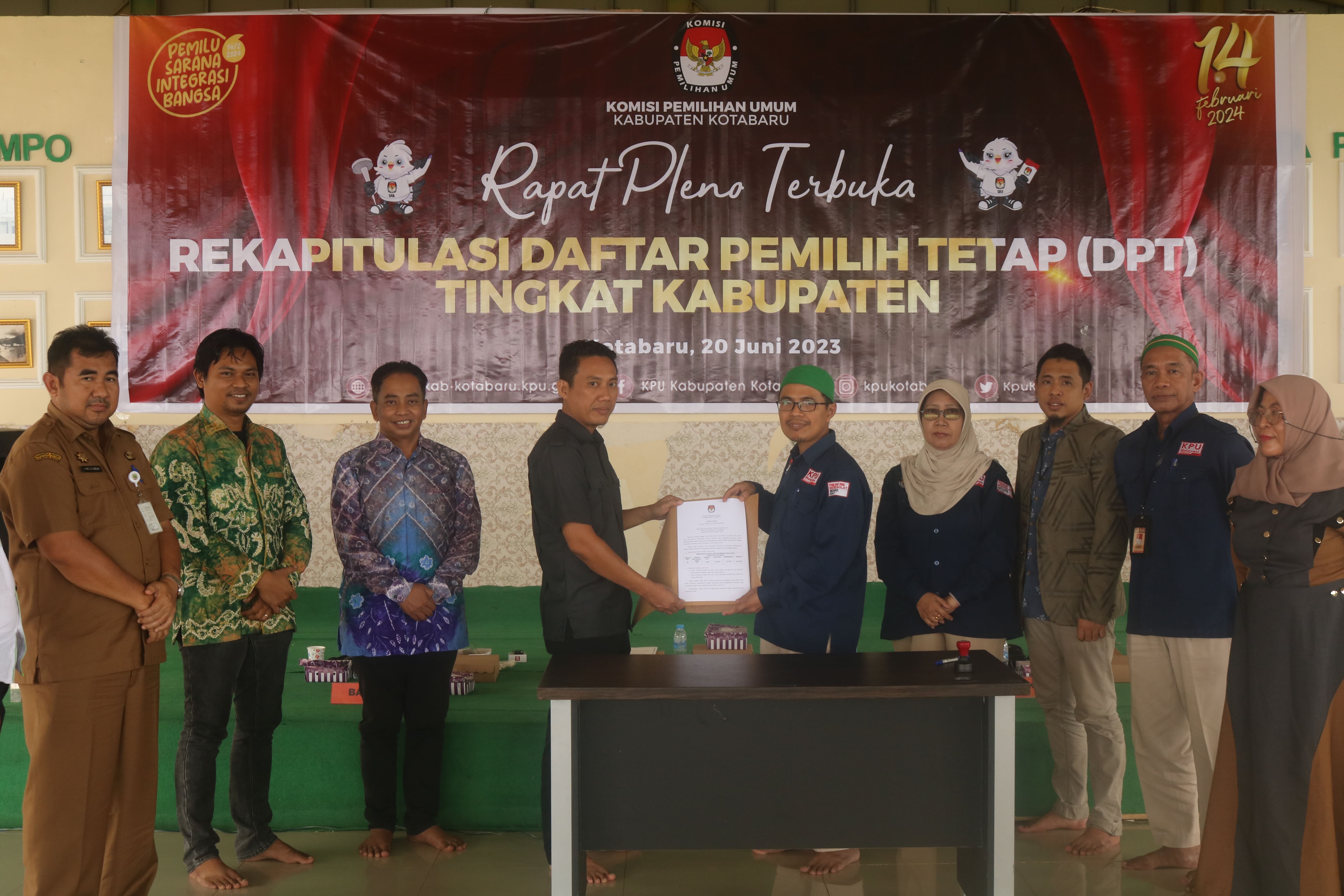 Rapat Pleno terbuka Rekapitulasi Daftar Pemilih Tetap (DPT) Tingkat Kabupaten