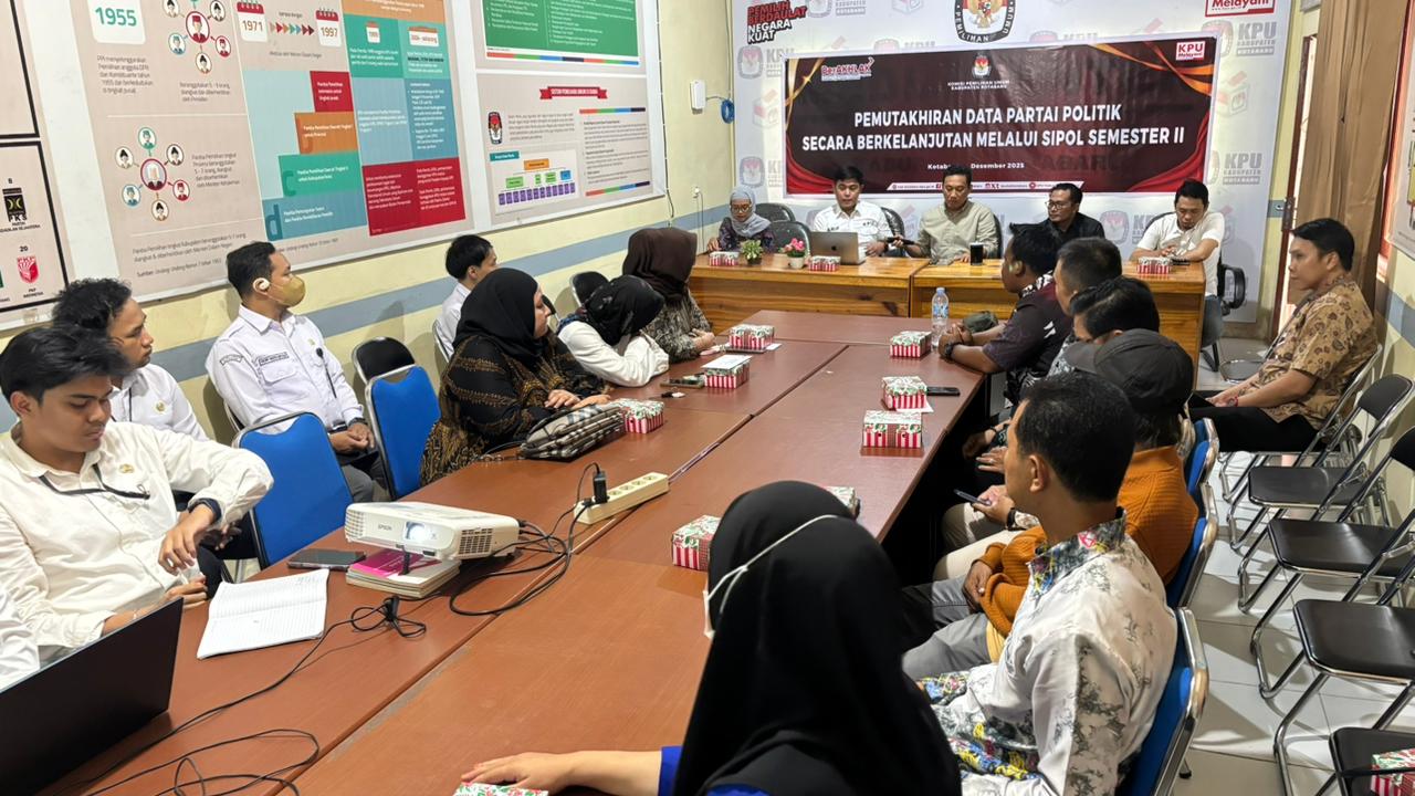 Bawaslu Kotabaru Hadiri Sosialisasi Pemutakhiran Data Partai Politik Berkelanjutan di KPU Kotabaru