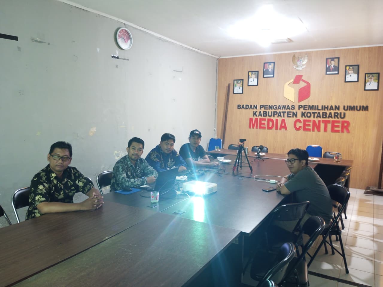 Rapat Divisi dengan tema Perencanaan Program Divisi Penanganan Pelanggaran dan Data Informasi Tahun 2026. 