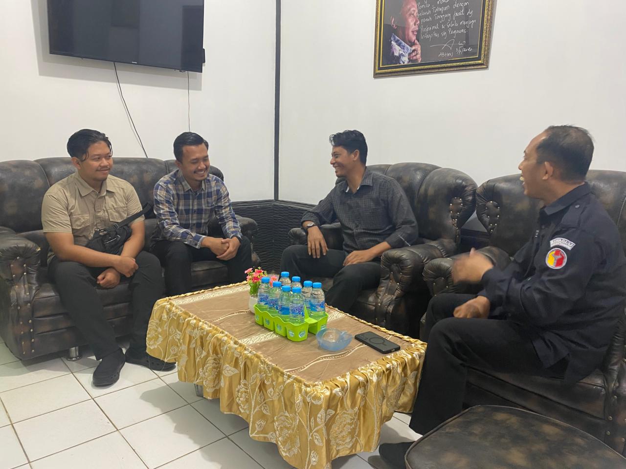 Badan Intelijen Negara (BIN) melakukan kunjungan ke Kantor Badan Pengawas Pemilihan Umum (Bawaslu) Kabupaten Kotabaru