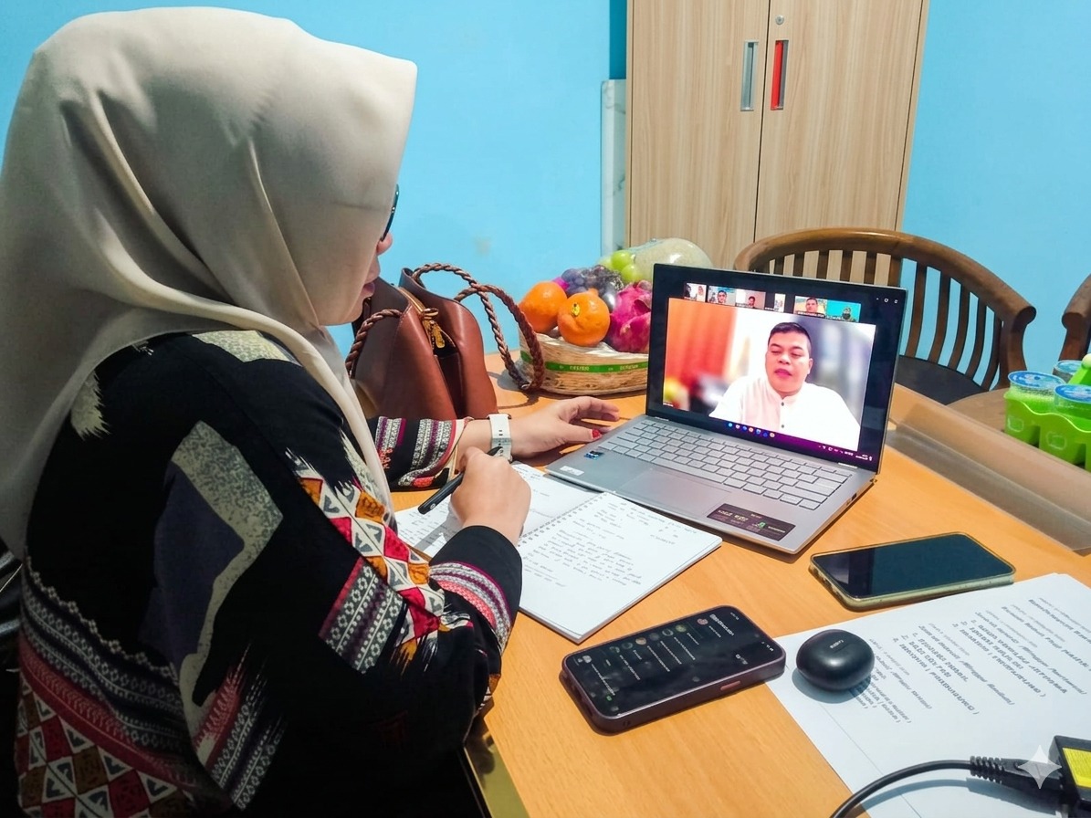 rapat koordinasi mingguan bersama Bawaslu Provinsi Kalimantan Selatan serta Bawaslu Kabupaten/Kota se-Provinsi Kalimantan Selatan yang dilaksanakan secara daring pada Jumat, 13 Maret 2026.
