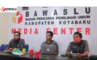 Bawaslu Kalsel Berikan Pembekalan dan Peningkatan Kapasitas SDM Pengawas Ad Hoc