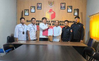 Penyampaian Hasil Pemutakhiran Data Partai Politik Kabupaten Kotabaru Semester II Tahun 2025oleh KPU Kabupaten Kotabaru